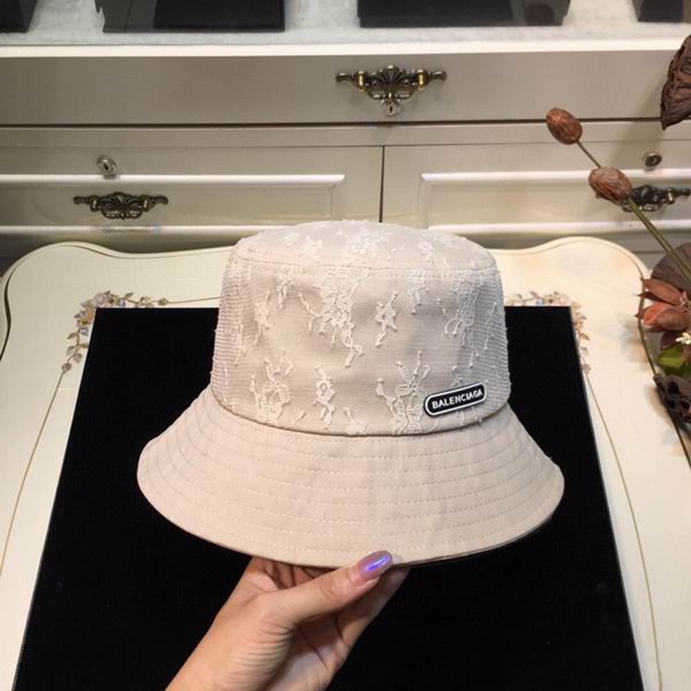Ba*len*cia*ga hat
